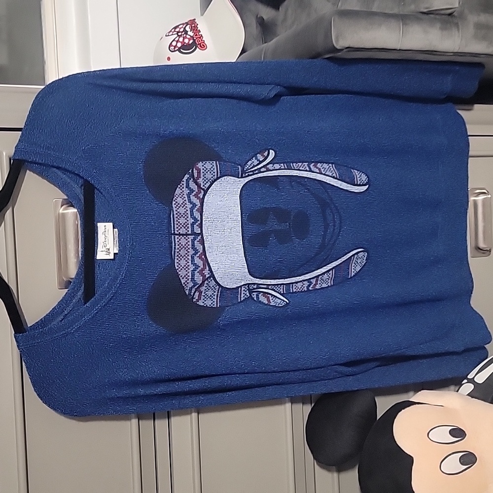 Disney Parks winter Mickey Mouse sweater XL